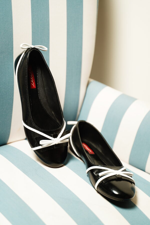 Miss Knotty in Black & White